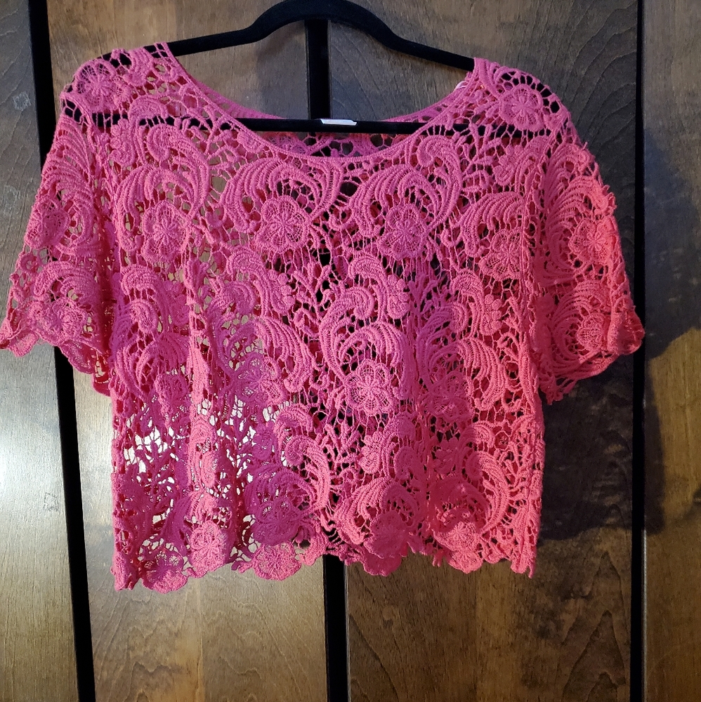 Cropped lace over lay